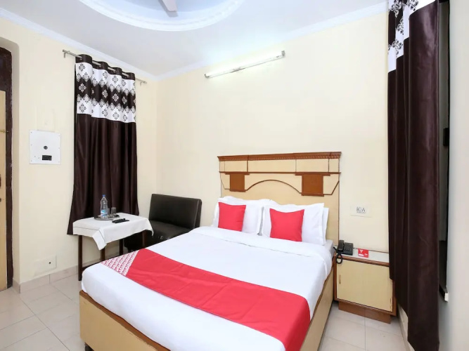OYO 11595 Hotel Roxy