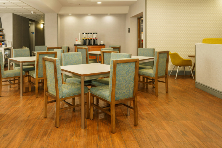 Hampton Inn Hutchinson photo 28
