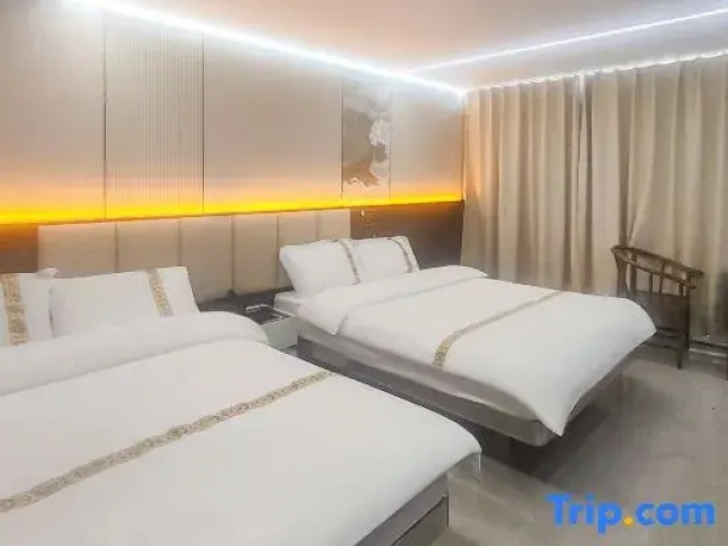Standard Twin room with courtyard view