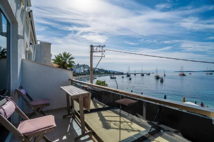 Seafront Flat With Fascinating Sea View in Bodrum