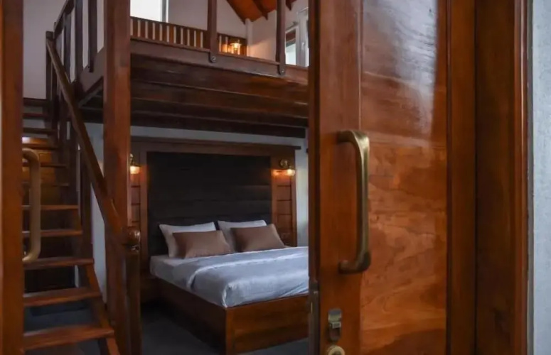 Queens Lake Cabin