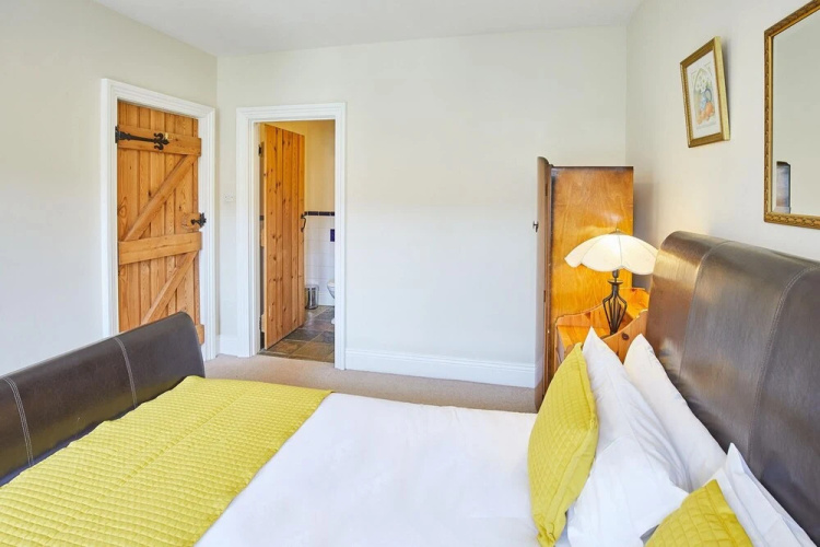Host Stay Cowslip Cottage