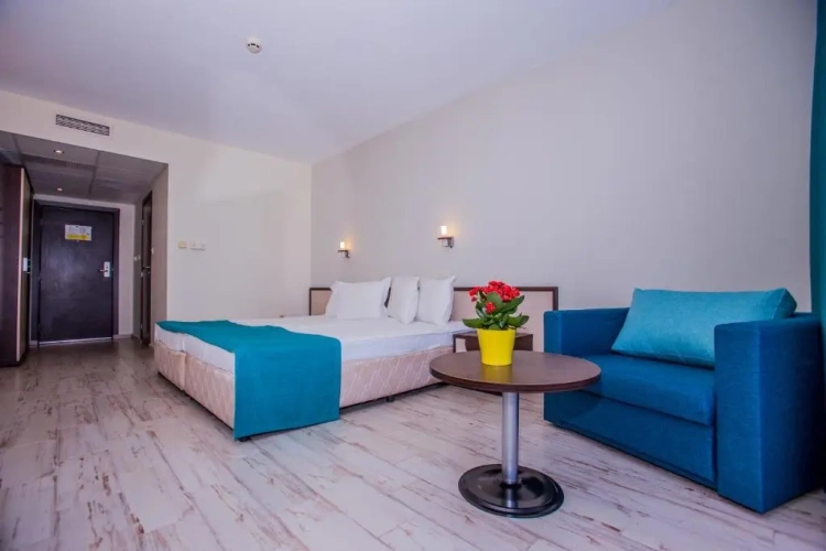 Standard Twin room with balcony