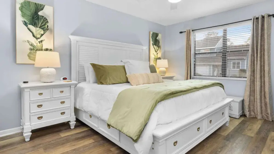 Spacious Family-friendly Retreat Beach Walkable