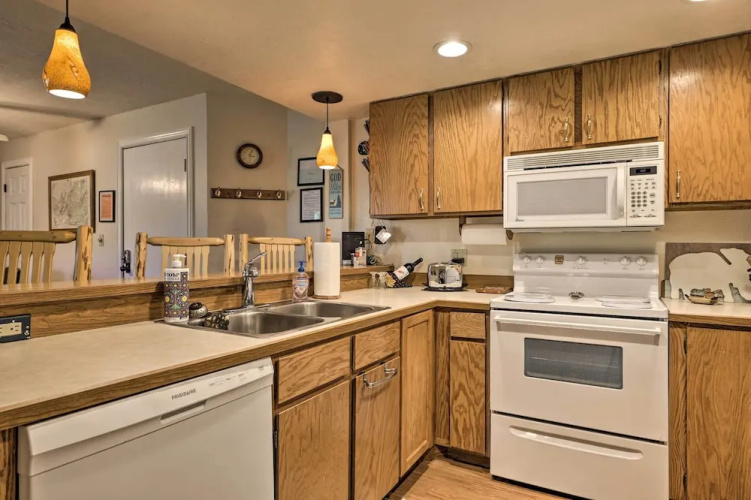 Slopeside Condo With Hot Tub + Game Room Access!