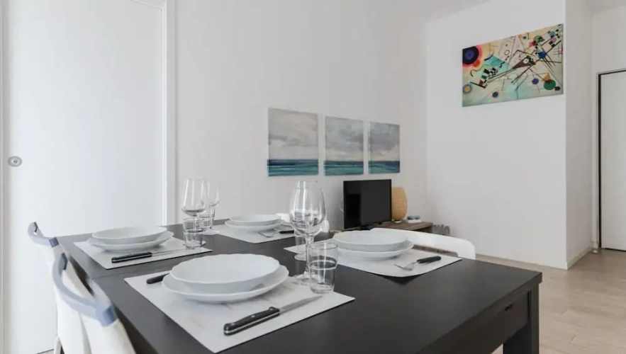 2 Bedrooms Apartment