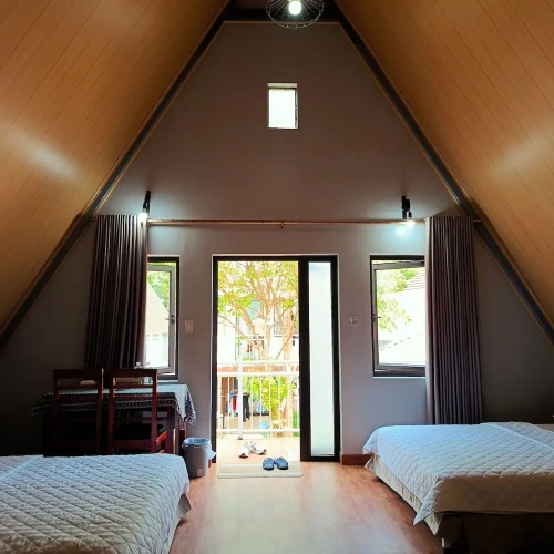 1 Bedroom Standard Family room with balcony and with mountain view