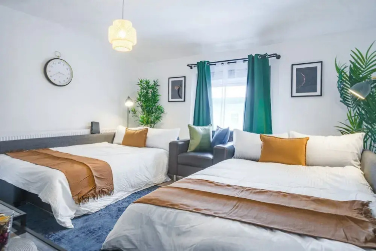 Spacious 2BR Maisonette 2 Baths Huge Lounge