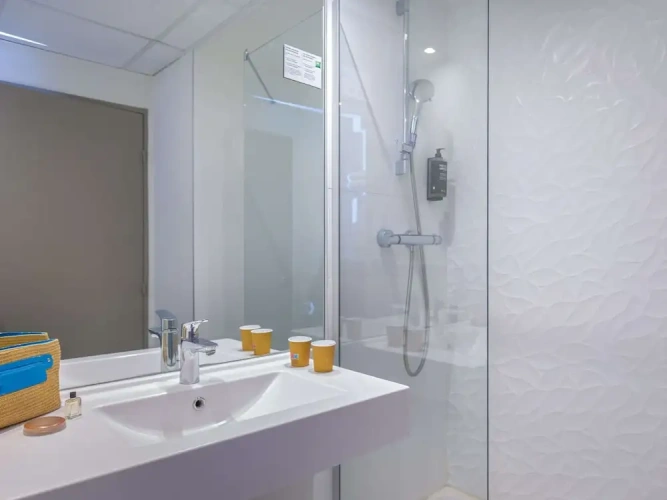 Standard Quadruple Suite