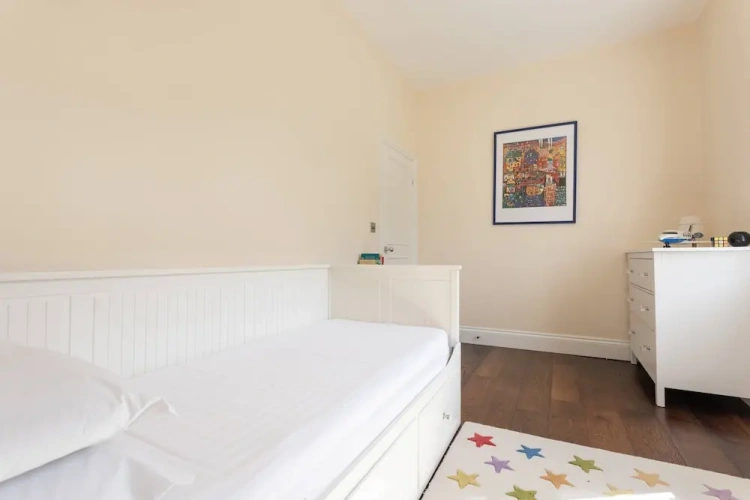 3 Bedrooms Apartment