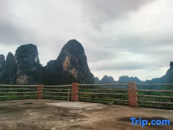 Yangshuo Xingping Li River Inn