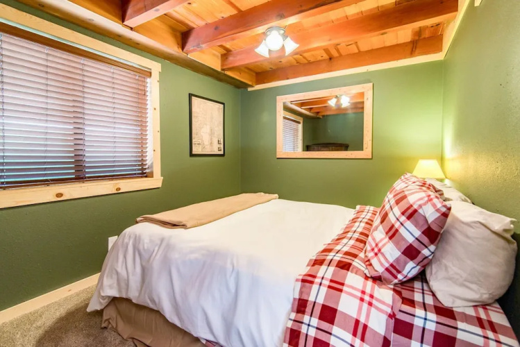7290 4th Ave Cabin