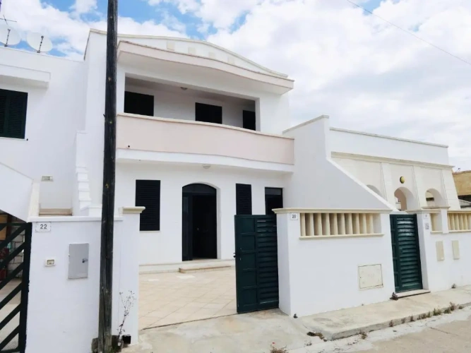 4 Bedrooms Cottage