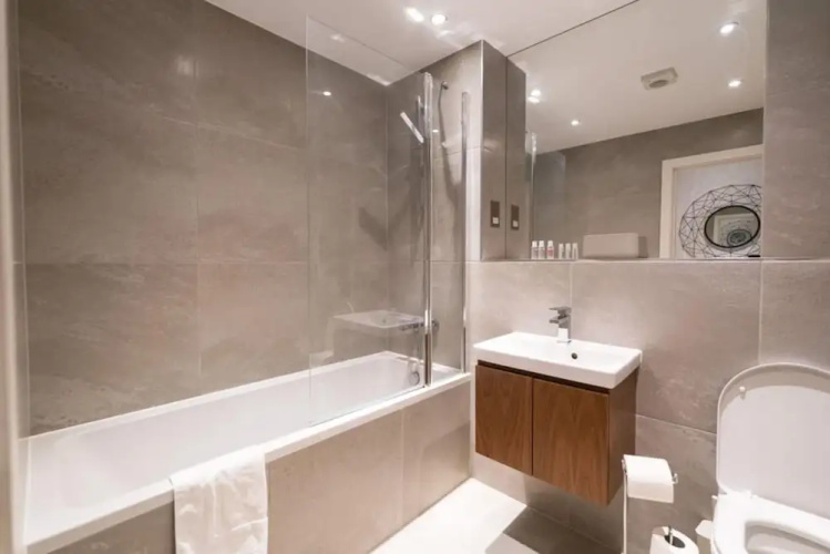 The Hampstead Crib - Bewitching 2bdr Flat With Balcony