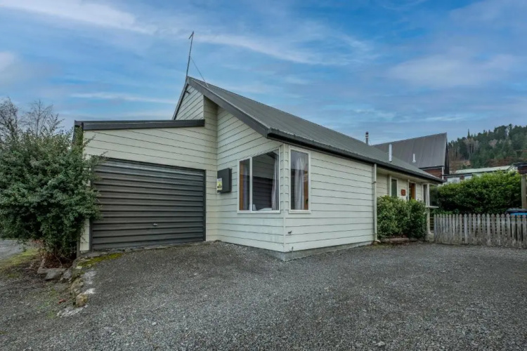 42b Conical Hill Road