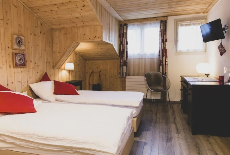 4 Bedrooms Standard Quadruple room