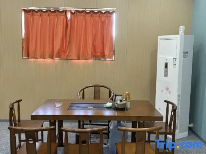 1 Bedroom Deluxe Suite