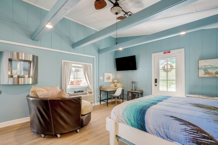 4 Mi to Downtown Chattanooga: Vibrant Studio