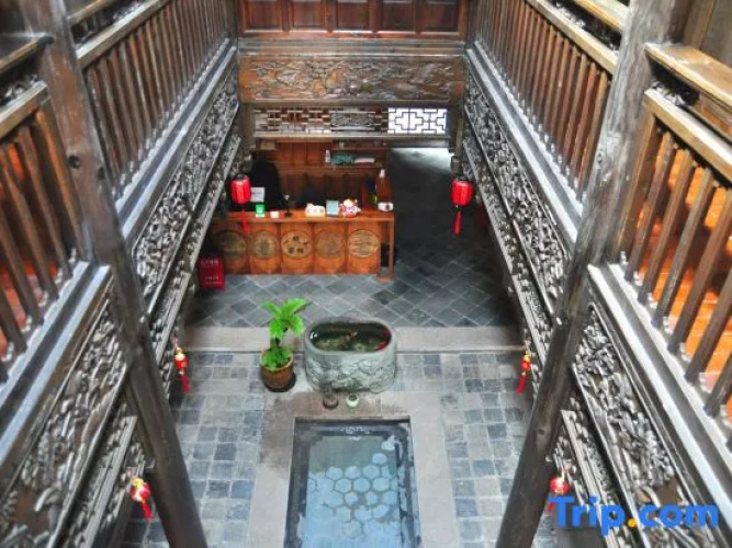 Jianshui First Line Tian Inn