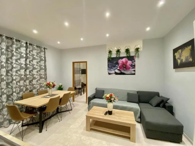 2 Bedrooms Apartment