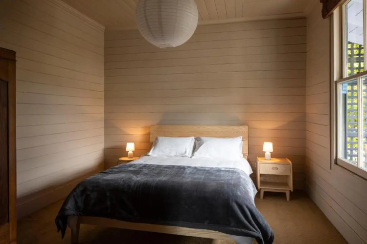 Iona Cottage - Akaroa Holiday Home