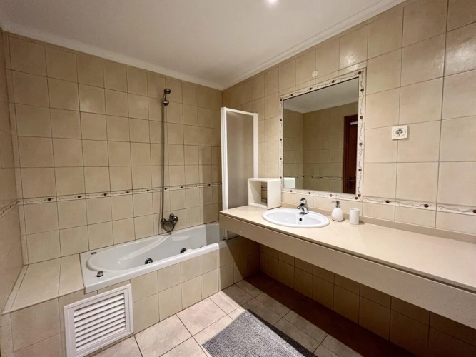 Vilamoura Apartment with Pool