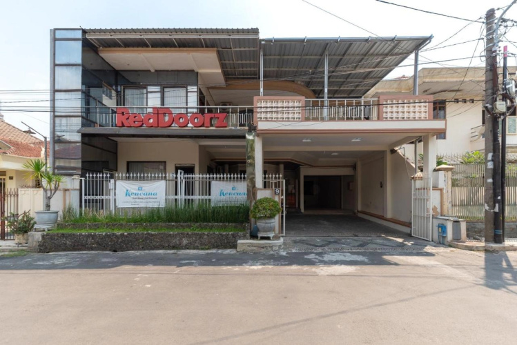 RedDoorz @ Soekarno Hatta
