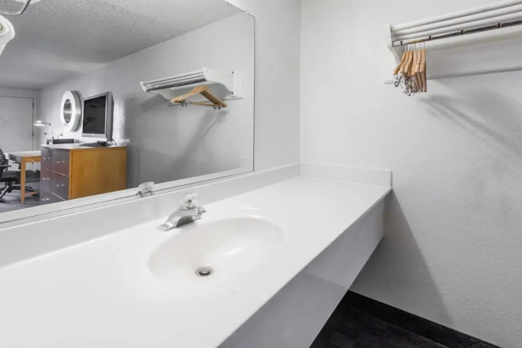 Motel 6 Flint