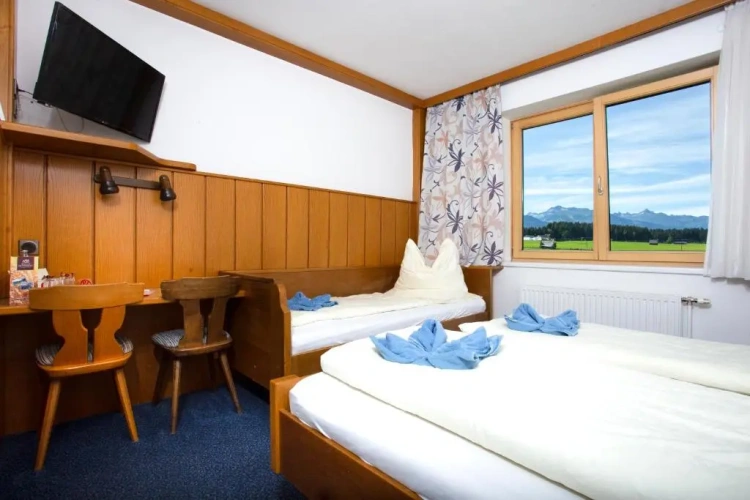 Standard Triple room with mountain view
