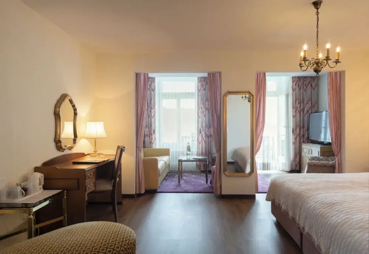 Standard Twin room with balcony and with lake view