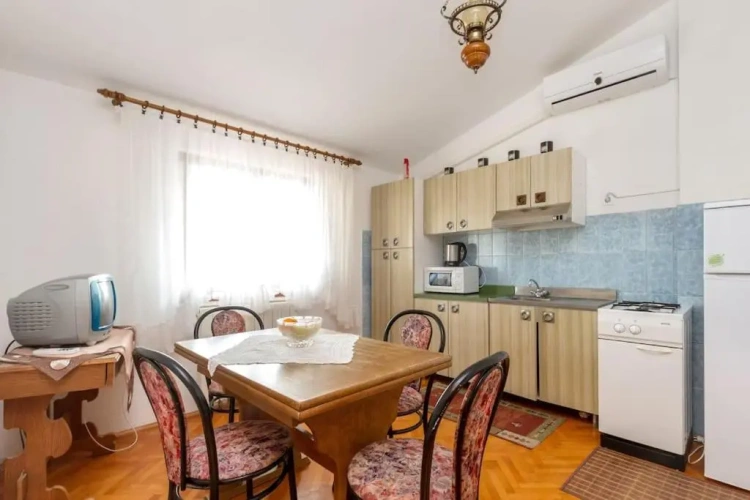 Apartment with sea view