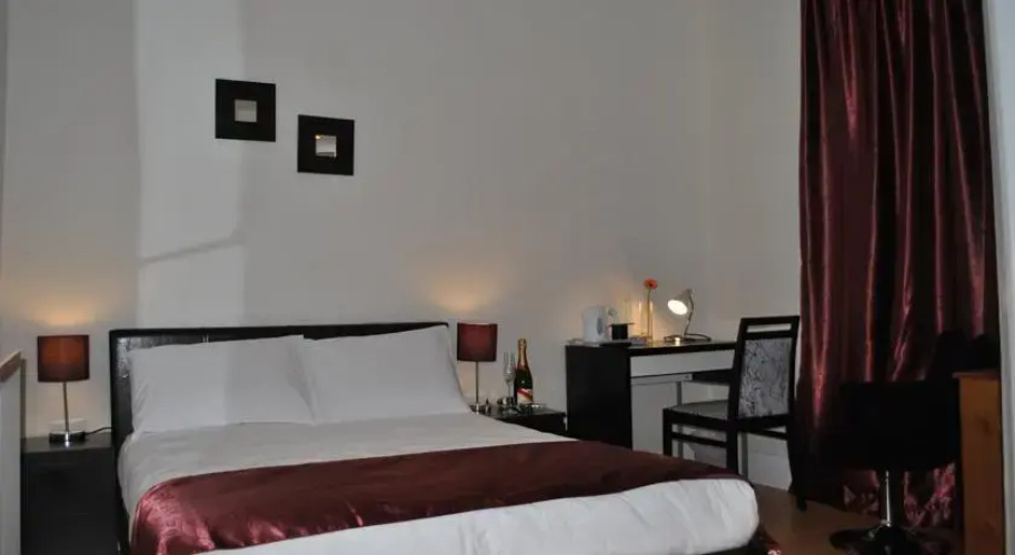 AB11 Town House Hotel
