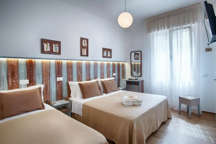 Standard Triple room