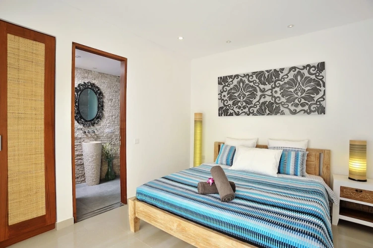 4 Bedrooms Family Villa