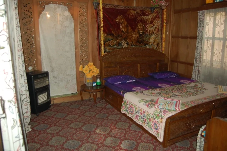 Standard Single room with balcony and with mountain view