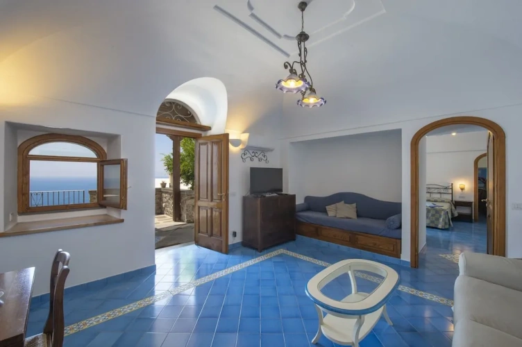 2 Bedrooms Apartment with sea view