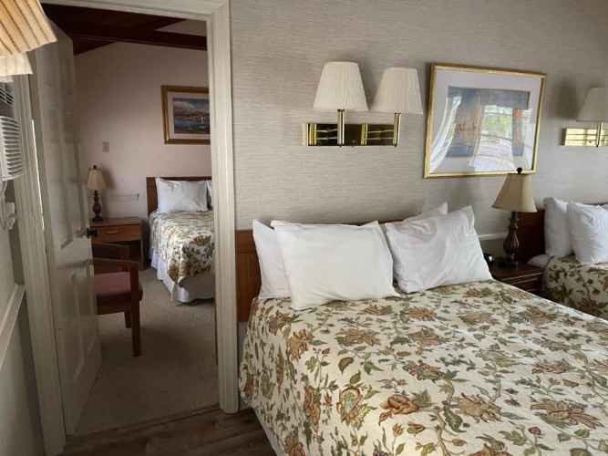 Deluxe Family Suite