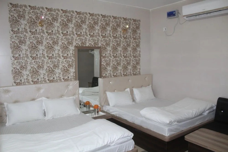 Hotel Bajaj Lake Palace