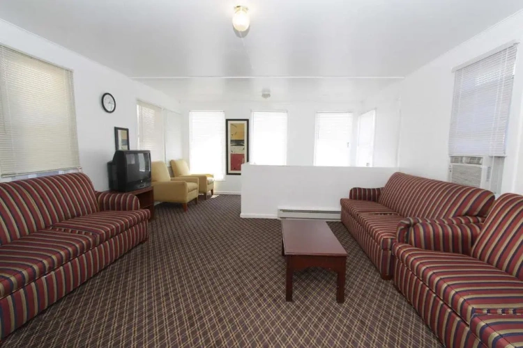 4 Bedrooms Cottage