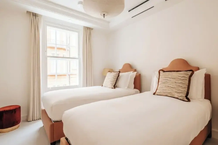 2 Bedrooms Classic Apartment