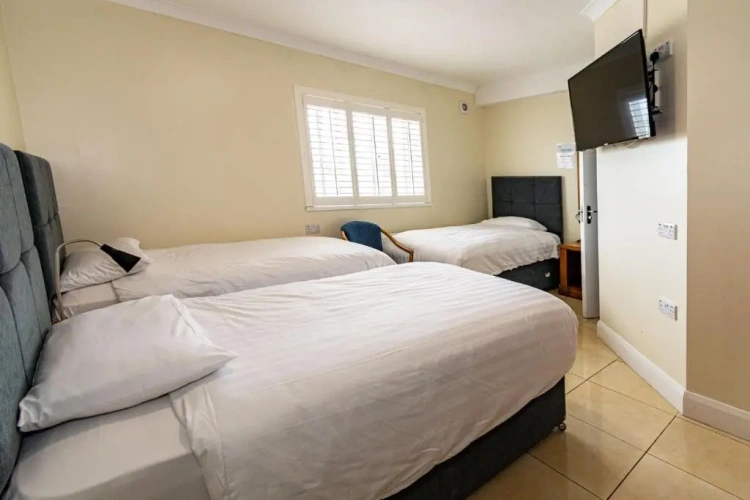 Standard Triple room