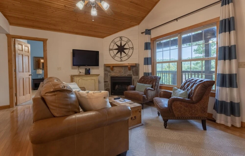 Paradise Lodge 2 Bedroom Home by RedAwning