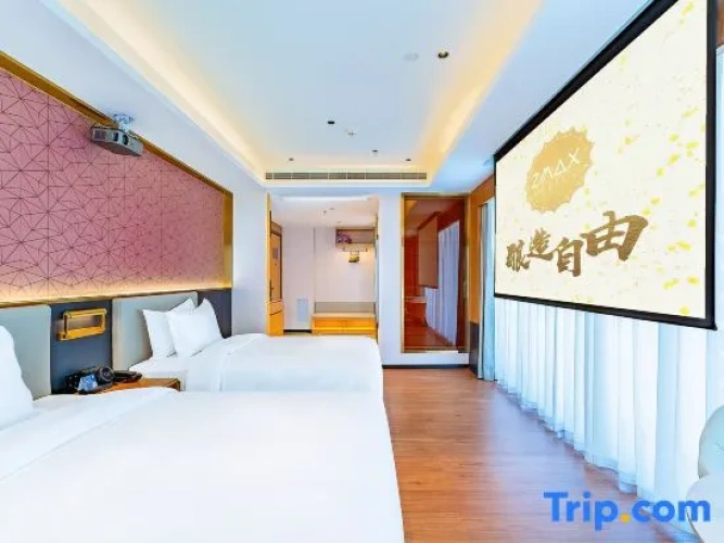Deluxe Twin Family room