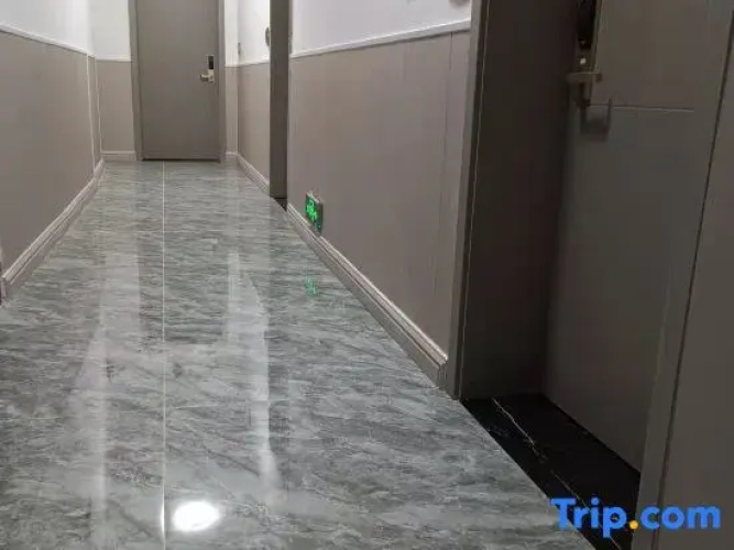 Wanzai Huadu Business Hotel