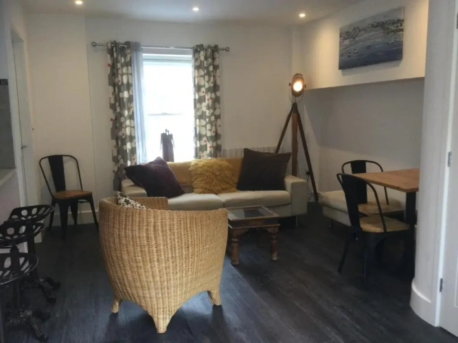 2 Bedrooms Cottage