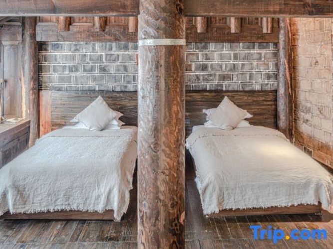 Deluxe Twin room with street view