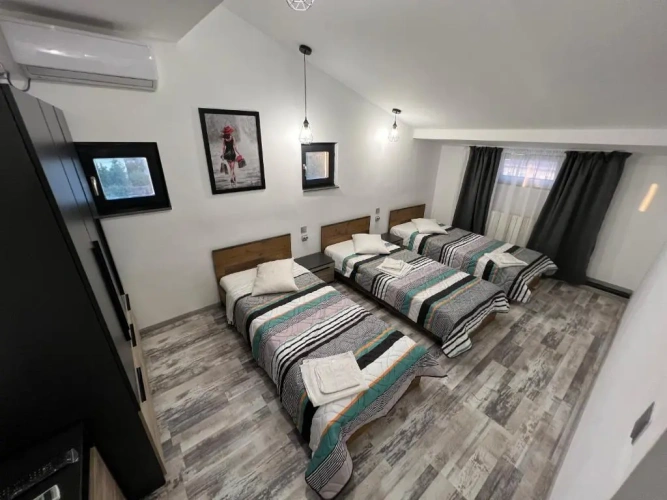Standard Triple room