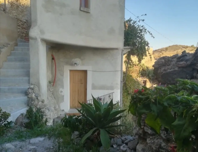 1 Bedroom Cottage with land view
