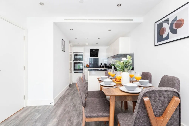 Charming 2BR 2BA Near Tower Bridge