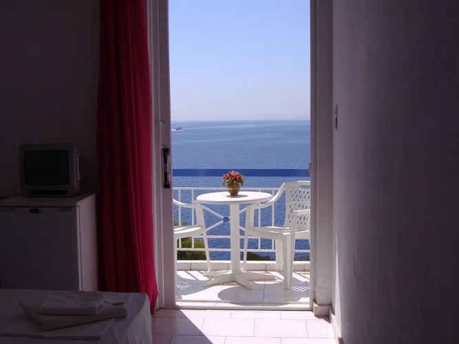 Kavos Bay Seafront Hotel